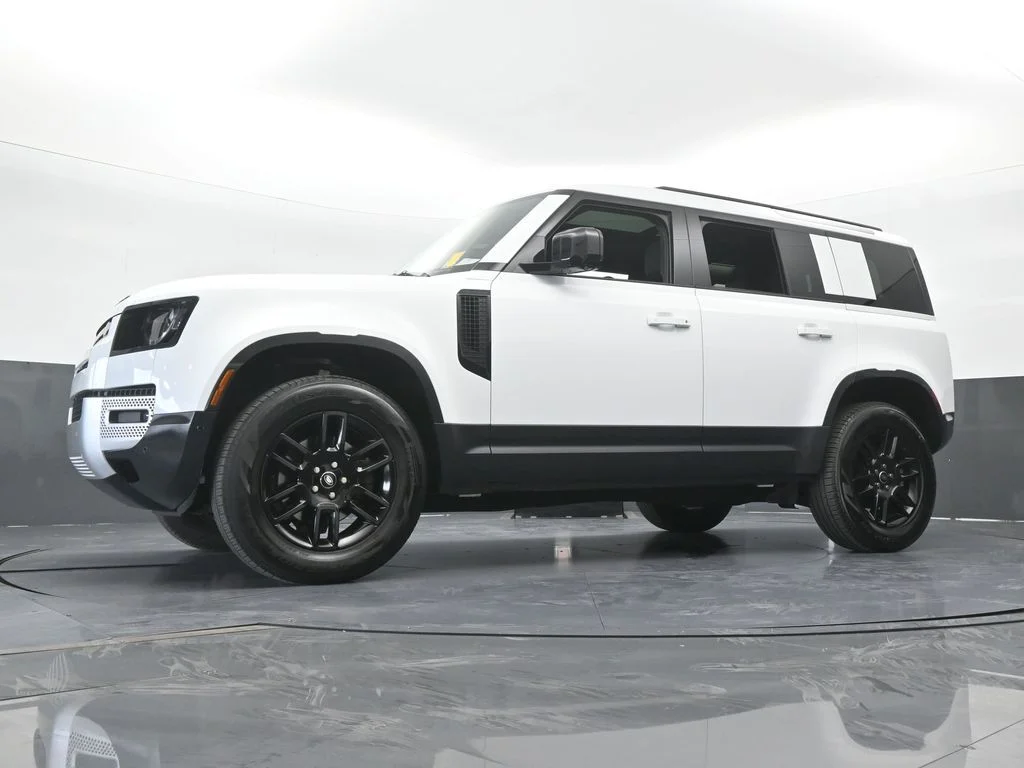 Used 2025 White Land Rover S image 73
