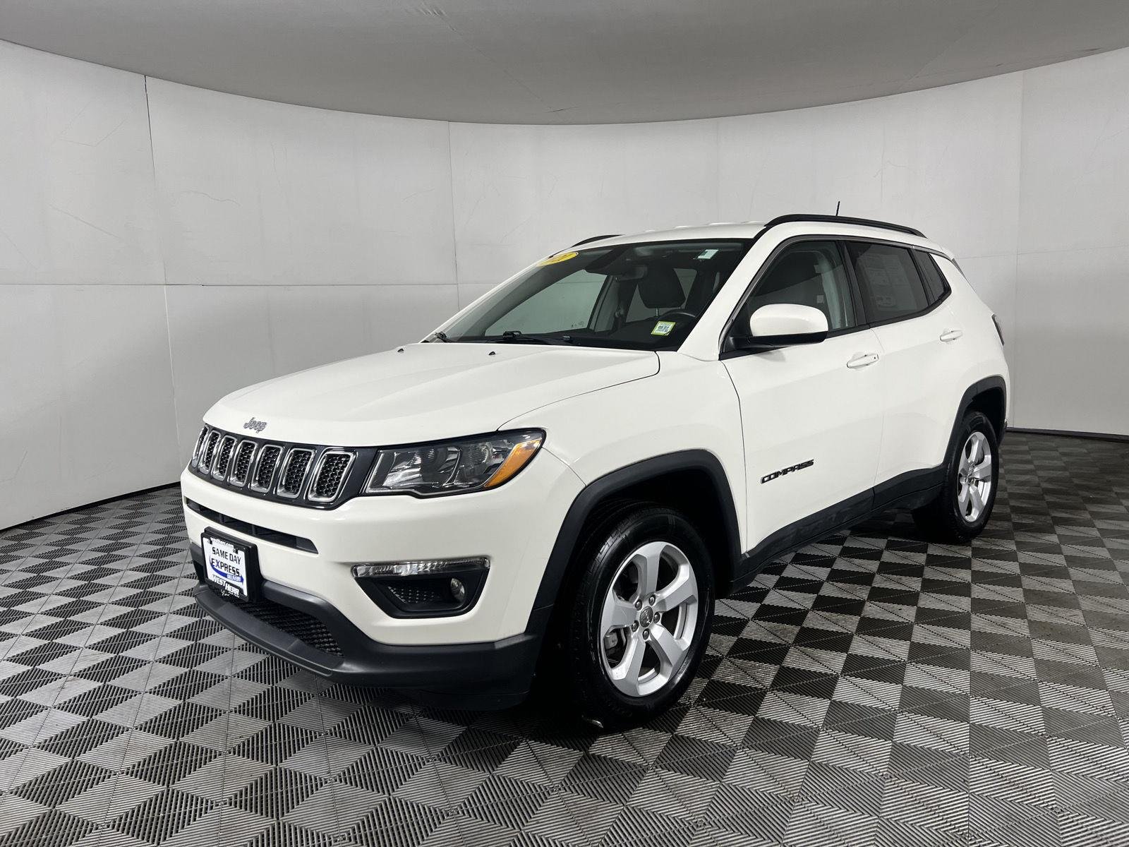 Used 2021 White Clearcoat Jeep Latitude image 3