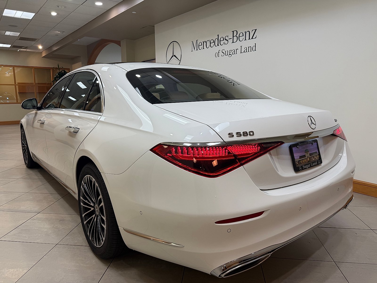 Certified Used 2026 MANUFAKTUR Moonlight White Metallic Mercedes-Benz 4MATIC® image 4
