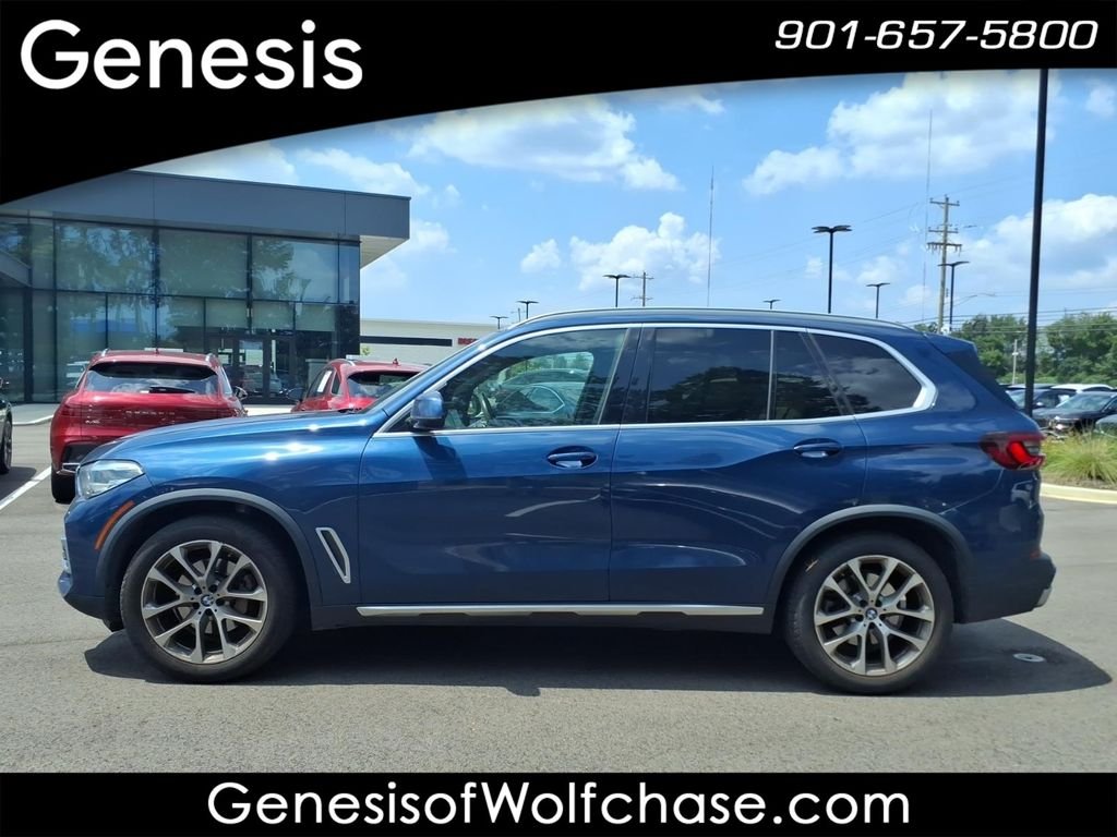 Used 2022 Blue BMW sDrive40i image 2