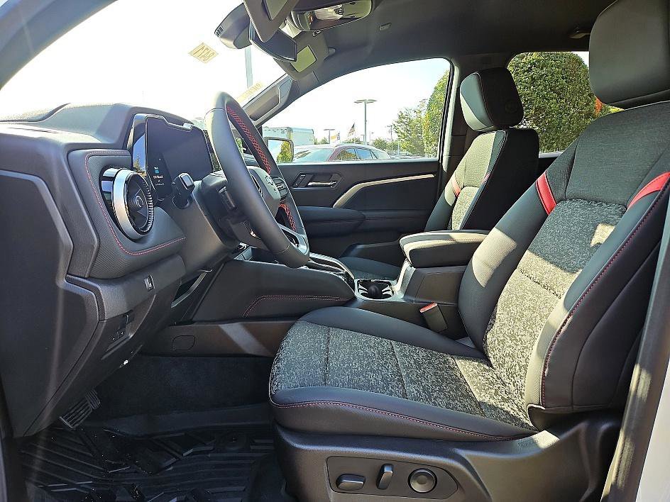 2025 Chevrolet Colorado Z71 - Photo 10