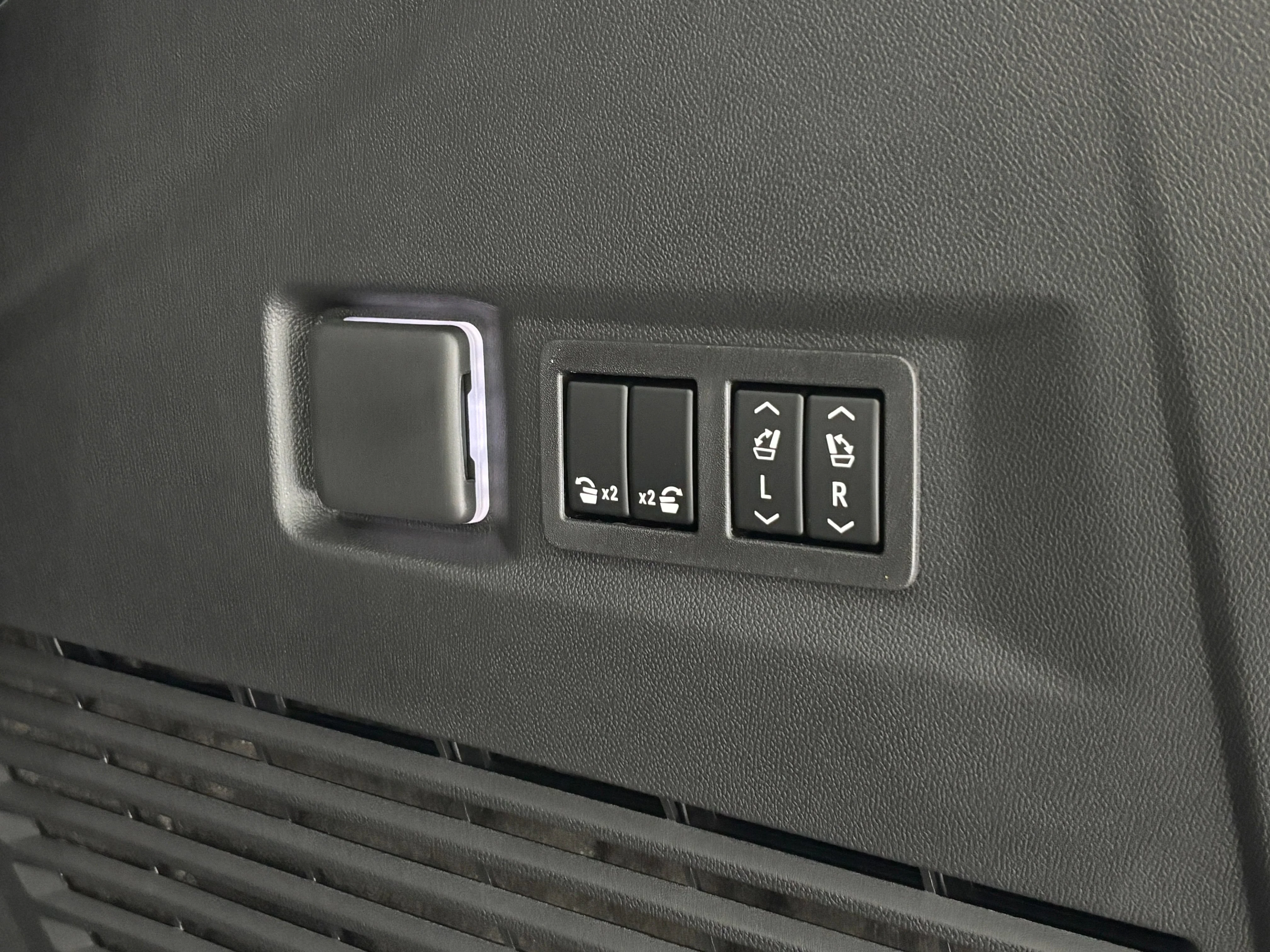 2026 GMC Yukon AT4 - Photo 13