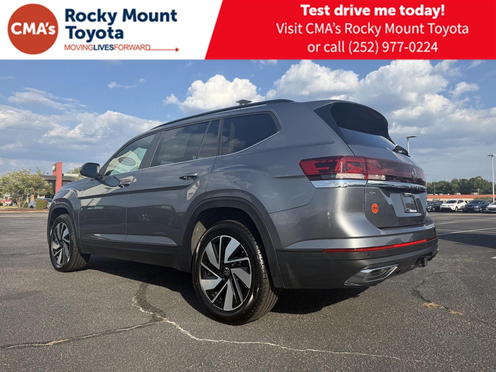 Used 2025  Volkswagen 2.0T SE w/Technology image 7