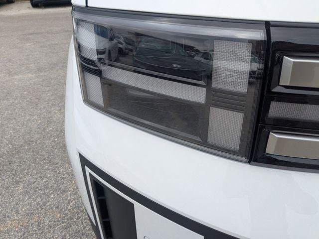 New 2026 White Hyundai SEL FWD image 10