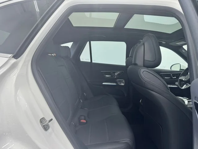 New 2026 Polar White Mercedes-Benz GLC 300 image 19