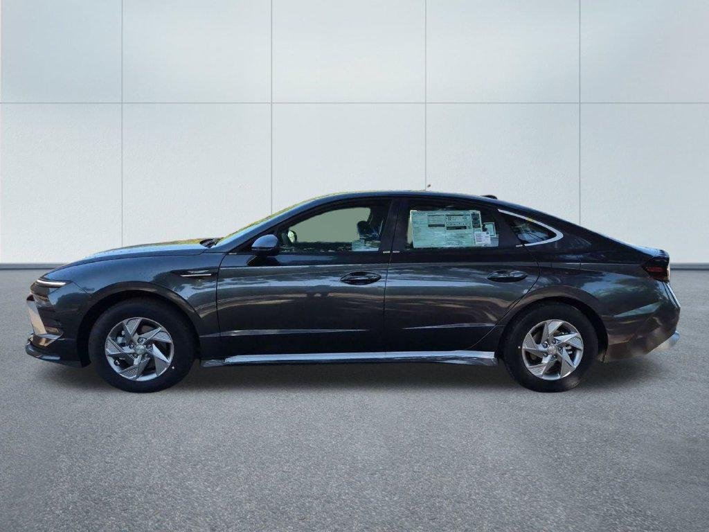 New 2026 Gray Hyundai SE image 3