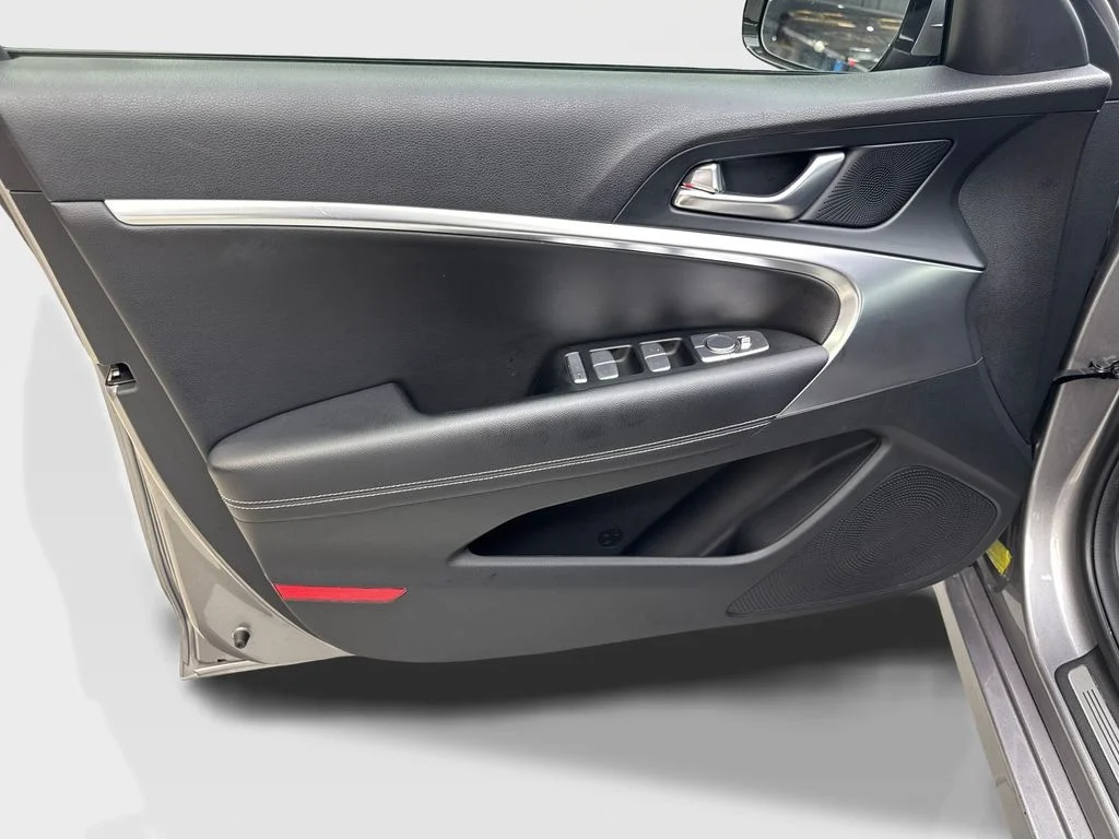 Used 2025 Silver Genesis 2.5T image 31