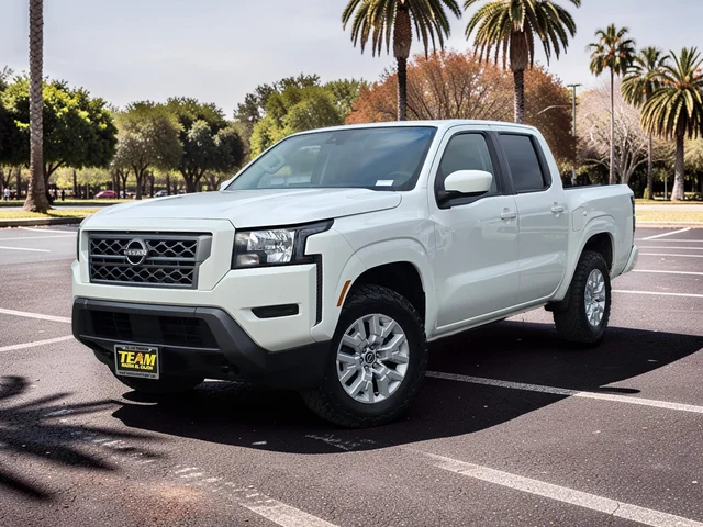 2022 Nissan Frontier SV Crew Cab 4X4 SWB's photo