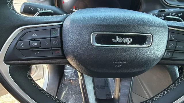 Used 2024 Silver Jeep Limited 4x4 image 19