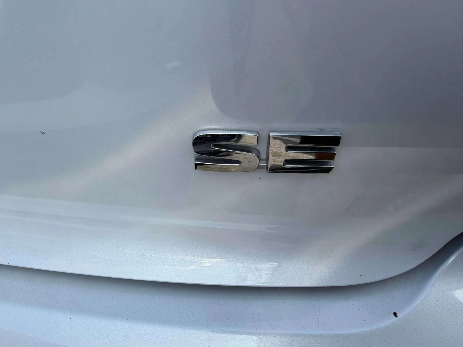 Used 2025 White Diamond Mitsubishi SE image 7