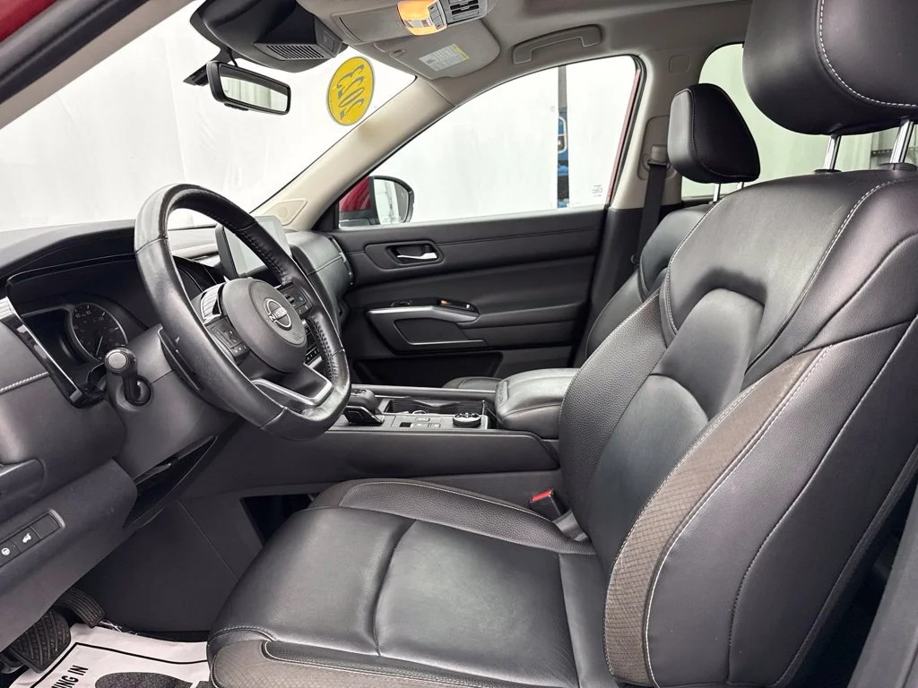 Used 2023 Red Nissan SL image 17