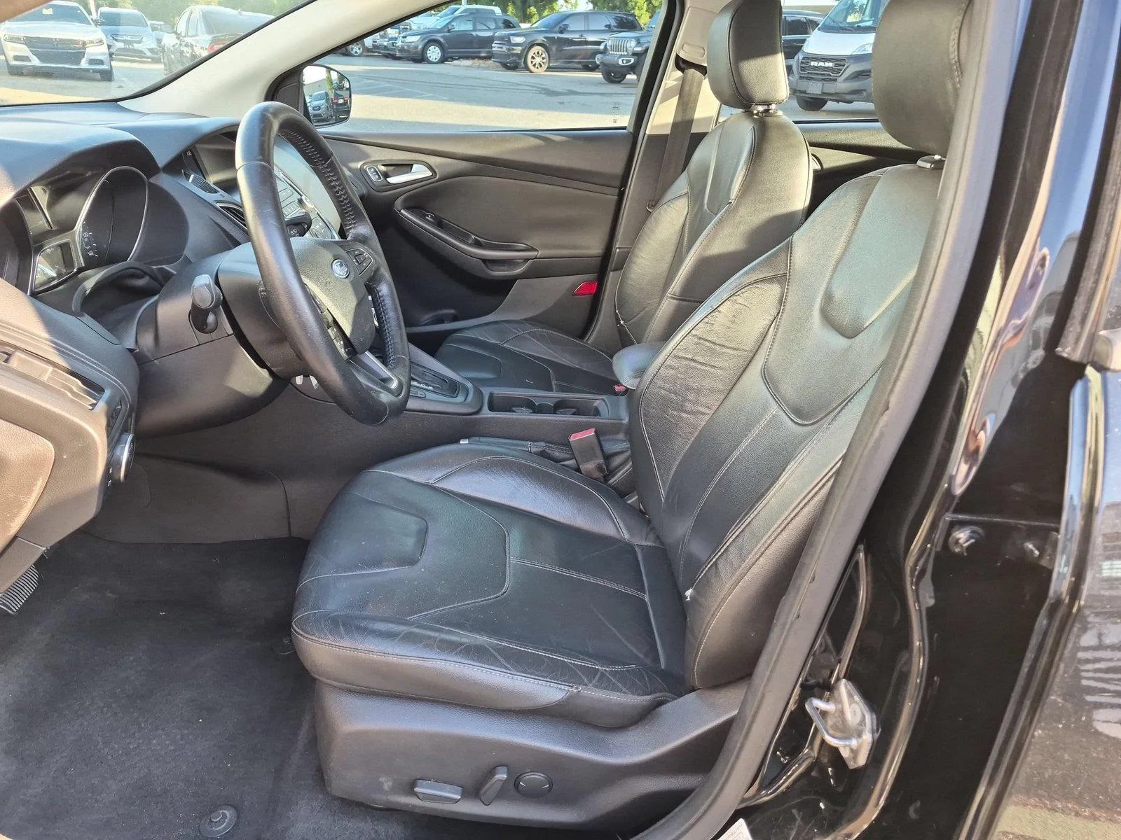 Used 2016 Shadow Black Ford SE image 17