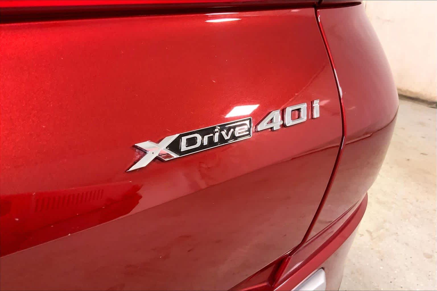Used 2021 Flamenco Red Metallic BMW xDrive40i image 9