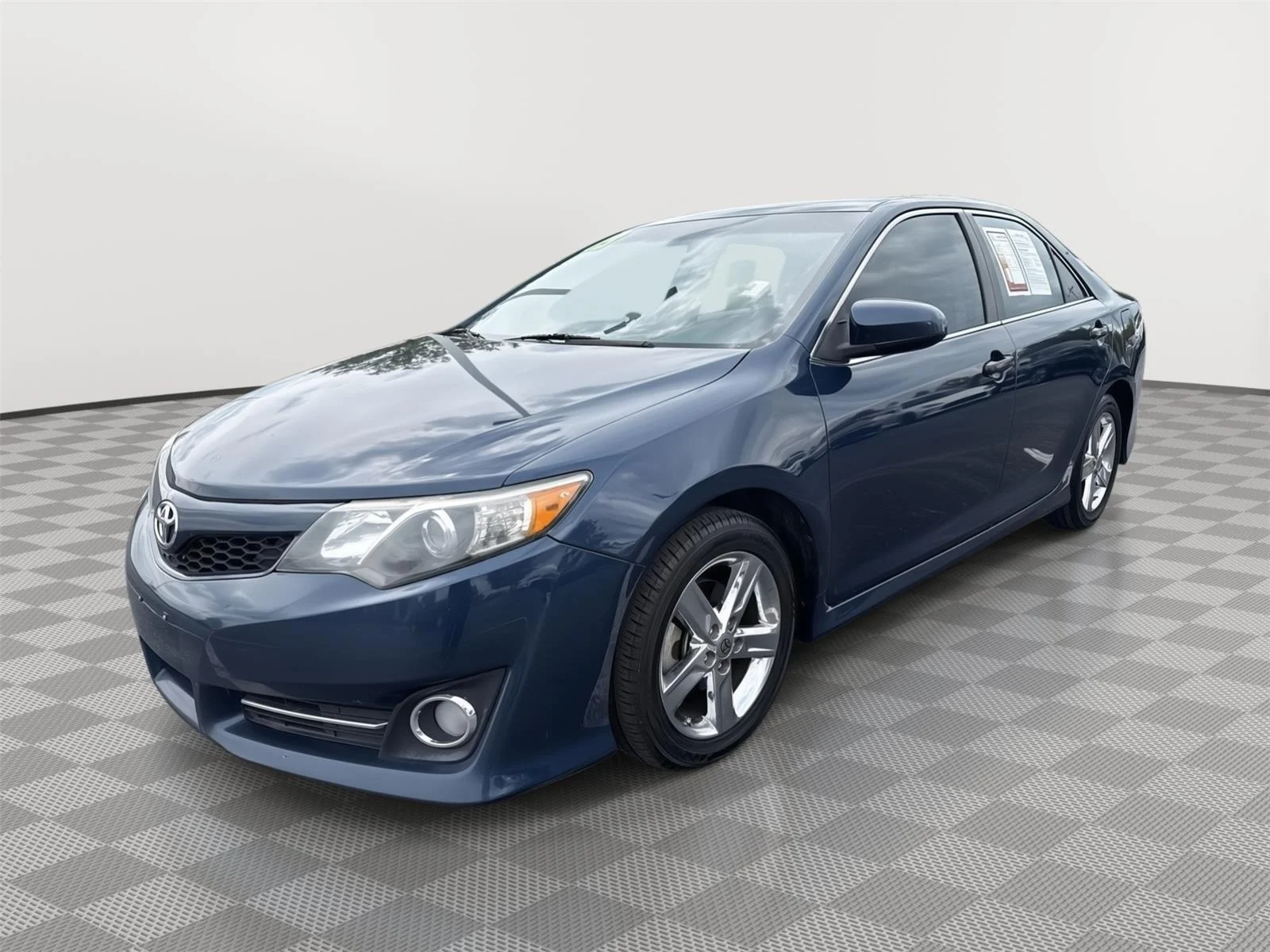 Used 2013 Magnetic Gray Metallic Toyota SE image 8