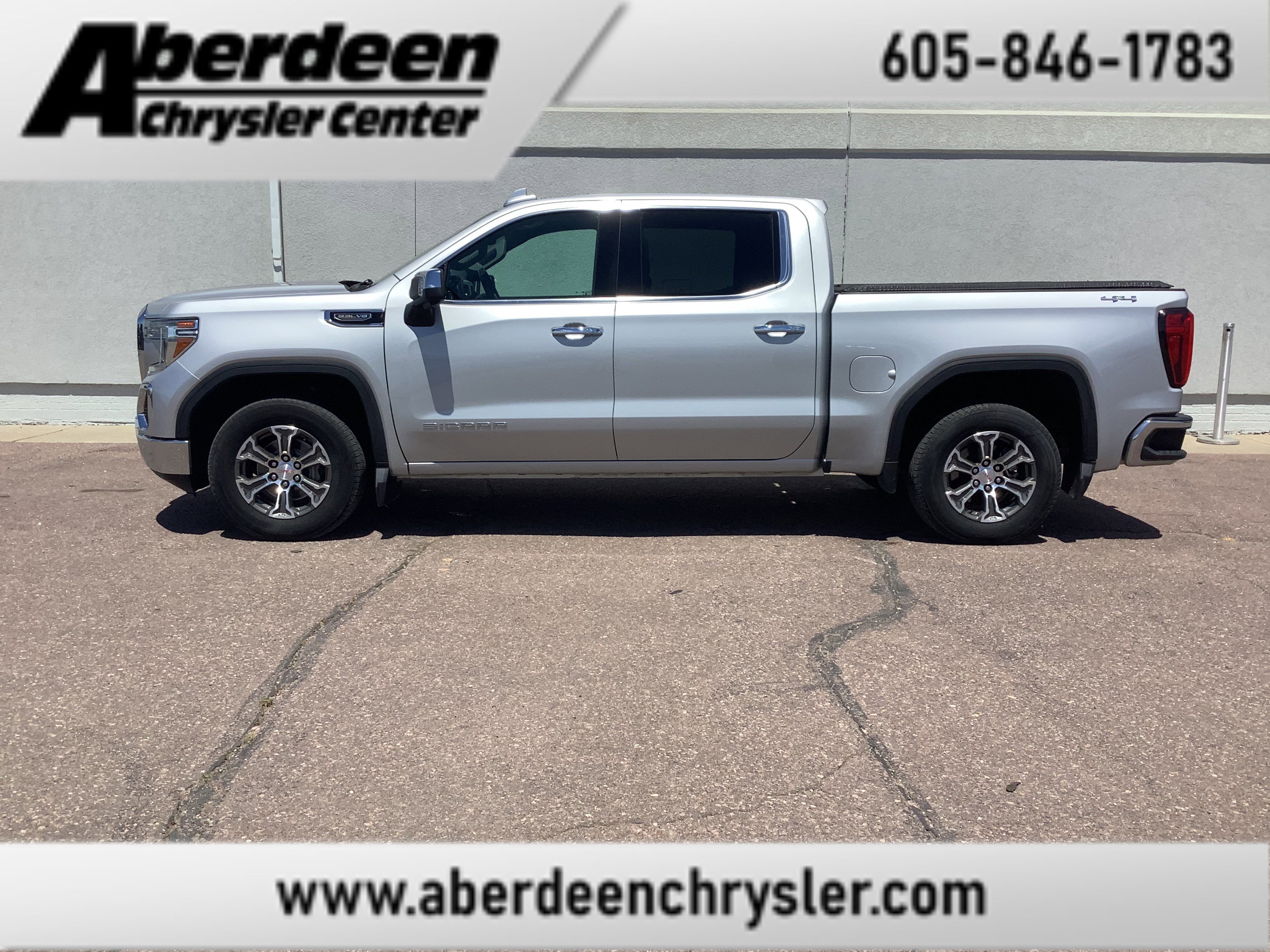 2019 GMC Sierra 4WD Crew Cab Short Box SLT's photo