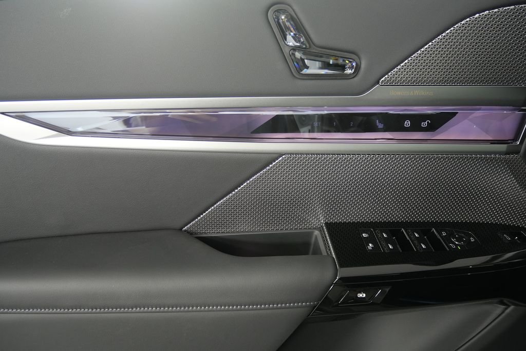 2025 BMW i7 50 - Photo 8