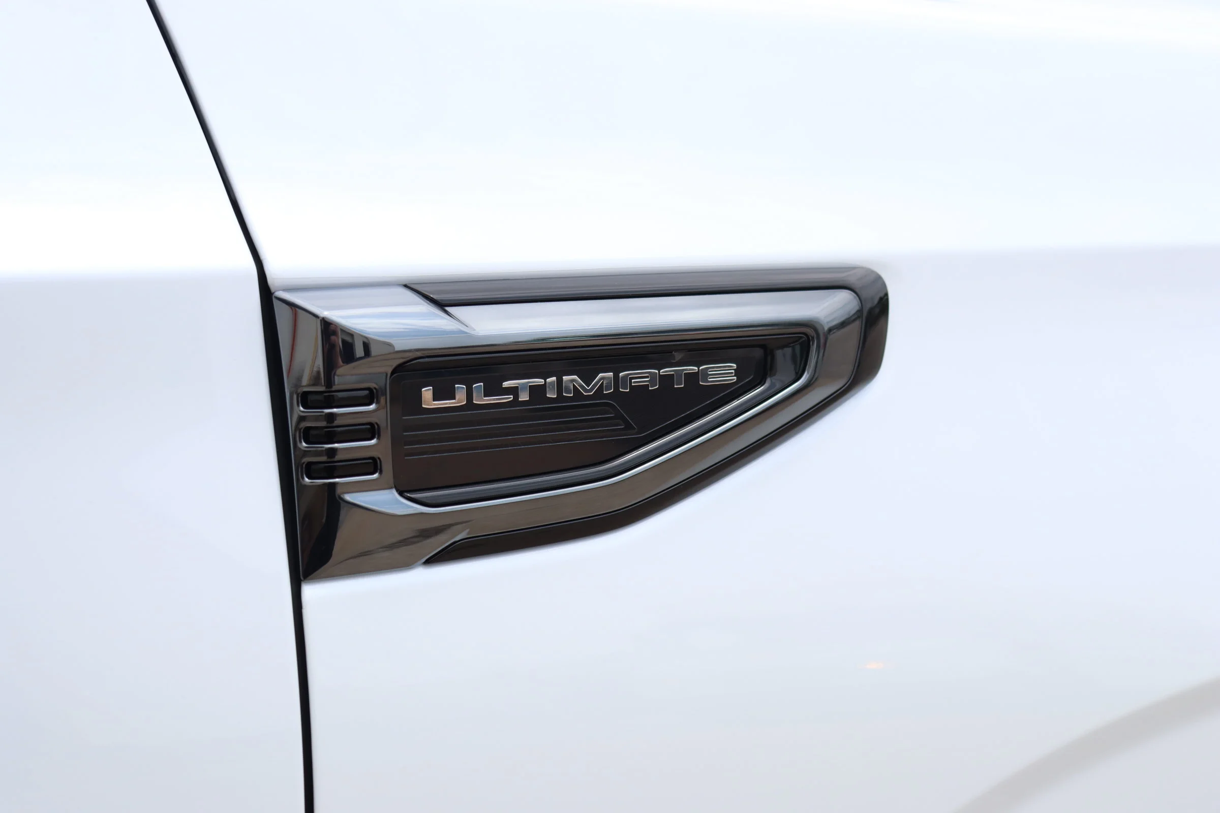 New 2026 Glacier White Tricoat GMC Denali Ultimate image 9