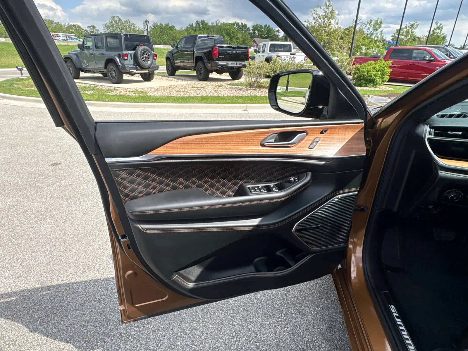 New 2026 Copper Shino Metallic Clear-Coat Exterior Paint Jeep Summit image 20