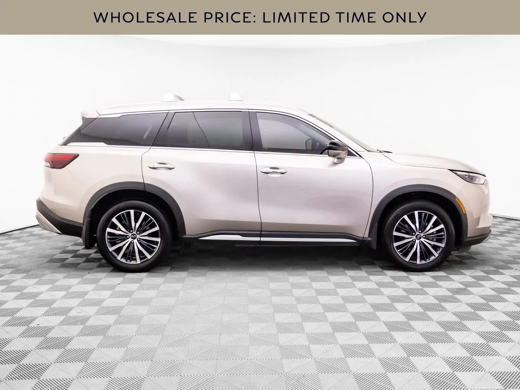Used 2023 Silver INFINITI Sensory image 6