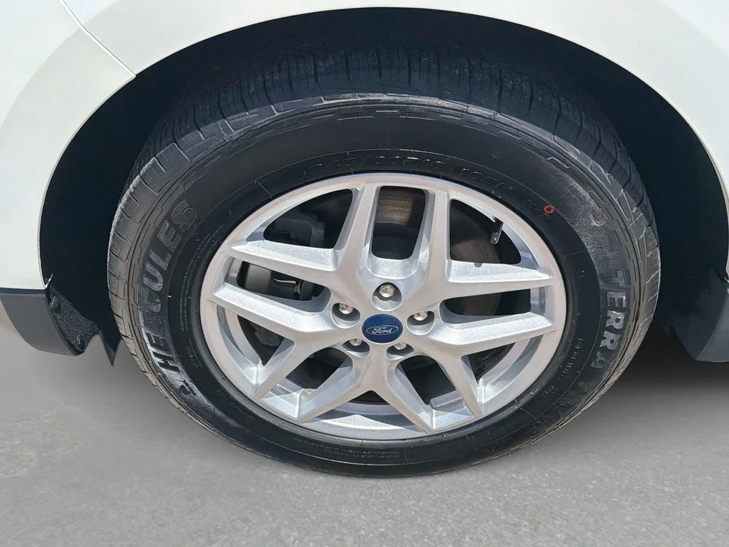 Used 2022 Star White Ford SEL image 12