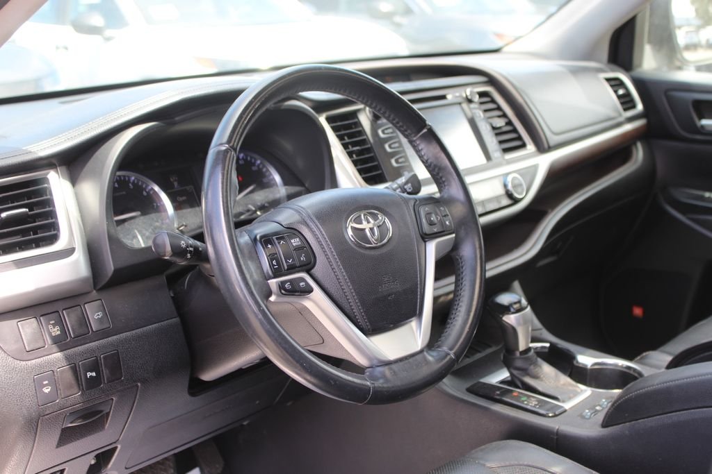 Used 2014 Gray Toyota Limited image 12
