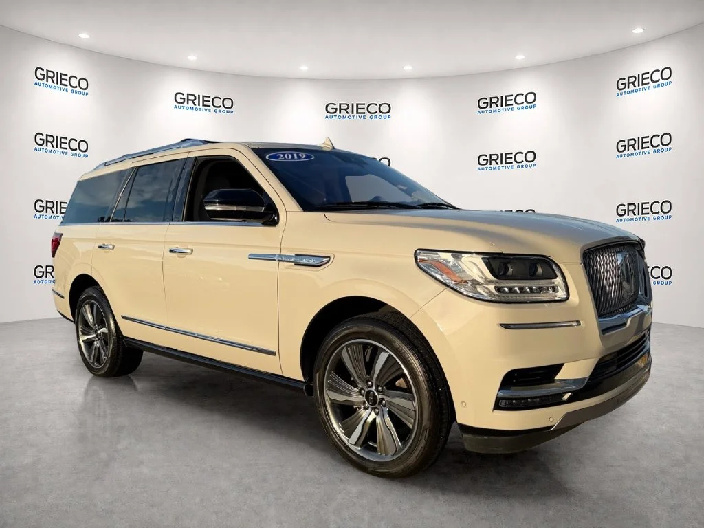 Used 2019 Ceramic Pearl Metallic Lincoln Reserve image 1