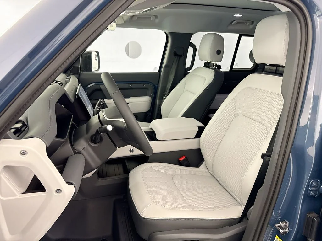 New 2026 Tasman Blue Land Rover X-Dynamic SE image 21