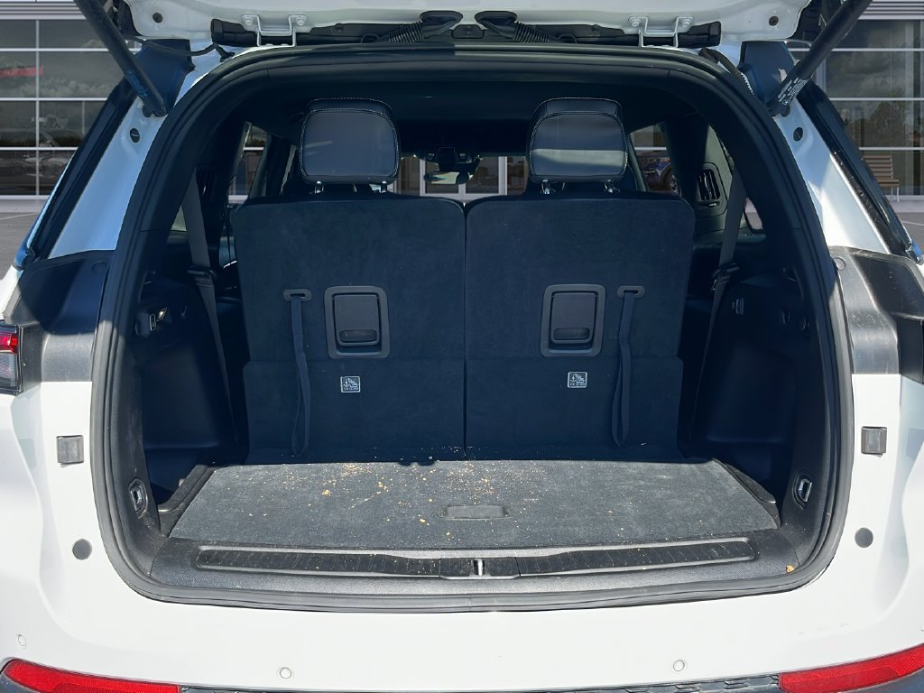 Used 2023 White Jeep Altitude image 22