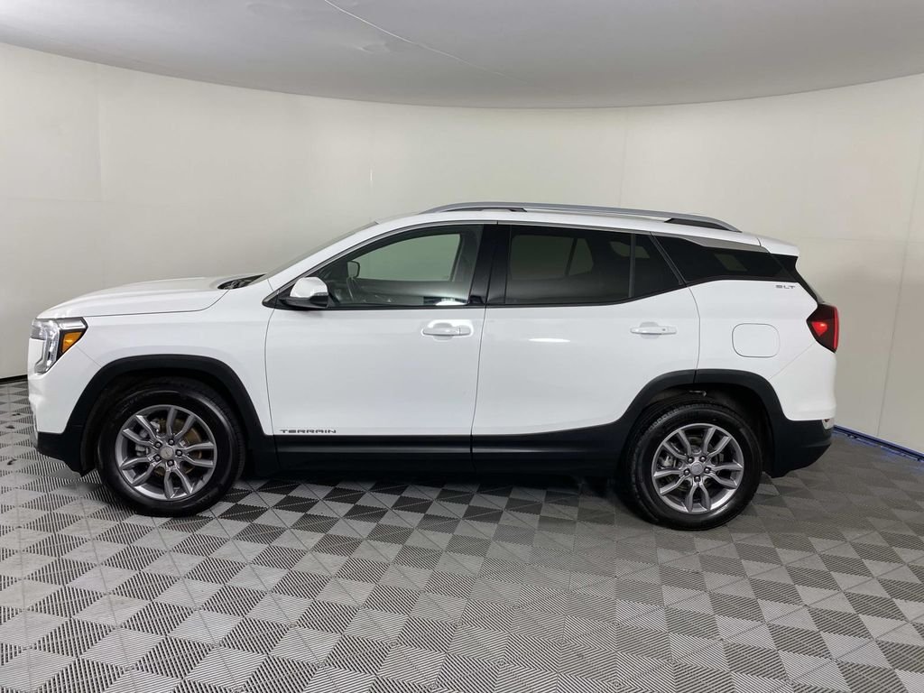 Used 2024 White GMC SLT image 5