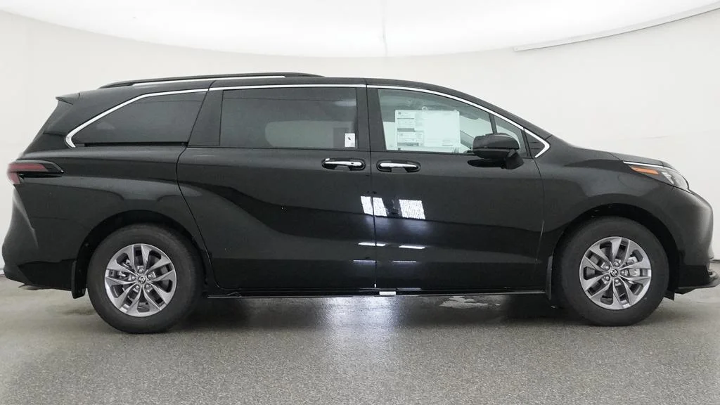 New 2026 Midnight Black Metallic Toyota XLE image 13