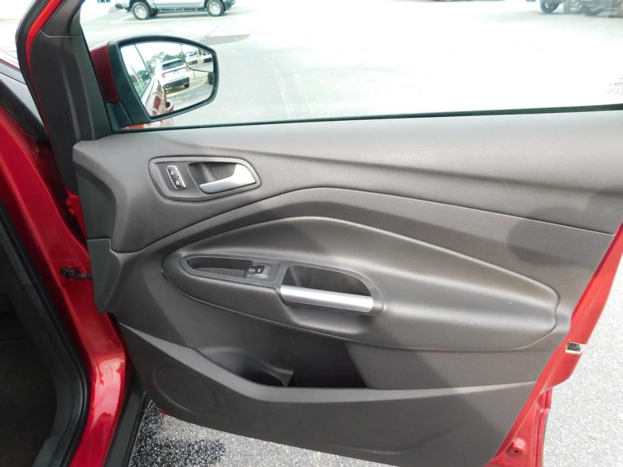 Used 2014 Red Ford FWD 4dr SE image 15