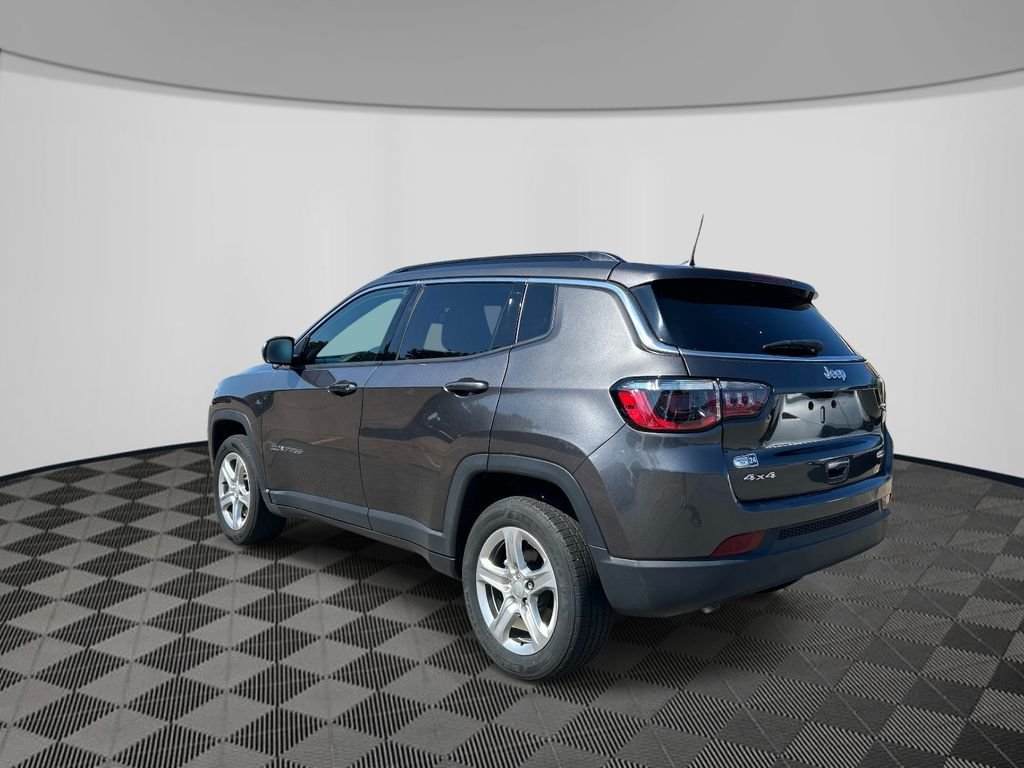 Used 2023 Gray Jeep Latitude image 3