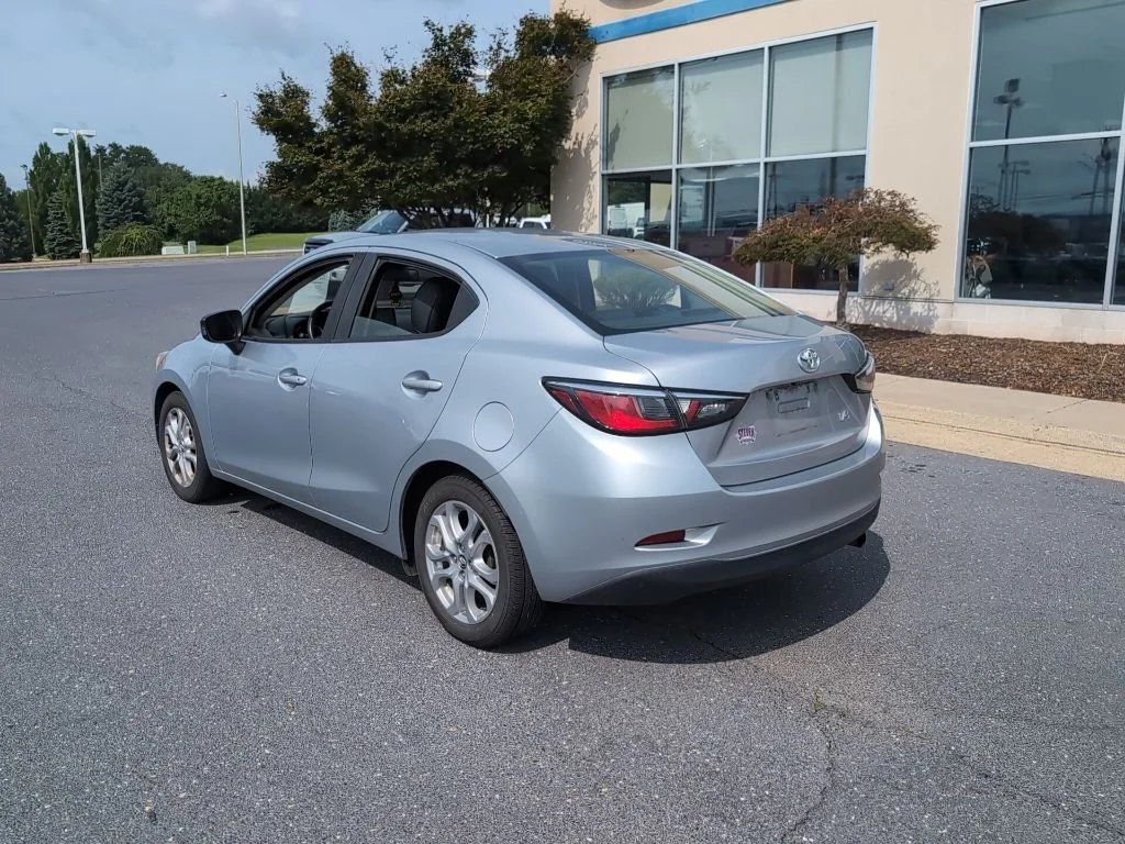 Used 2017 Silver Toyota Base image 7