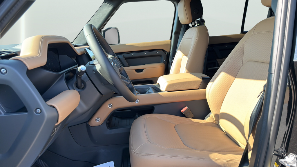 New 2026 Santorini Black Land Rover X-Dynamic SE image 17