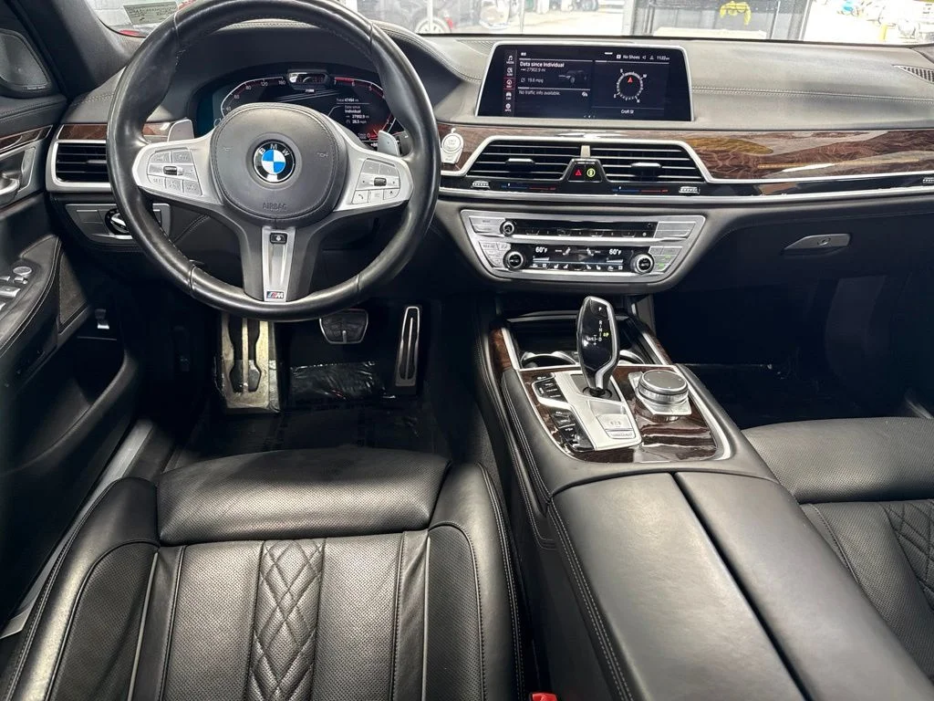 Used 2022 Black BMW 750i xDrive image 16