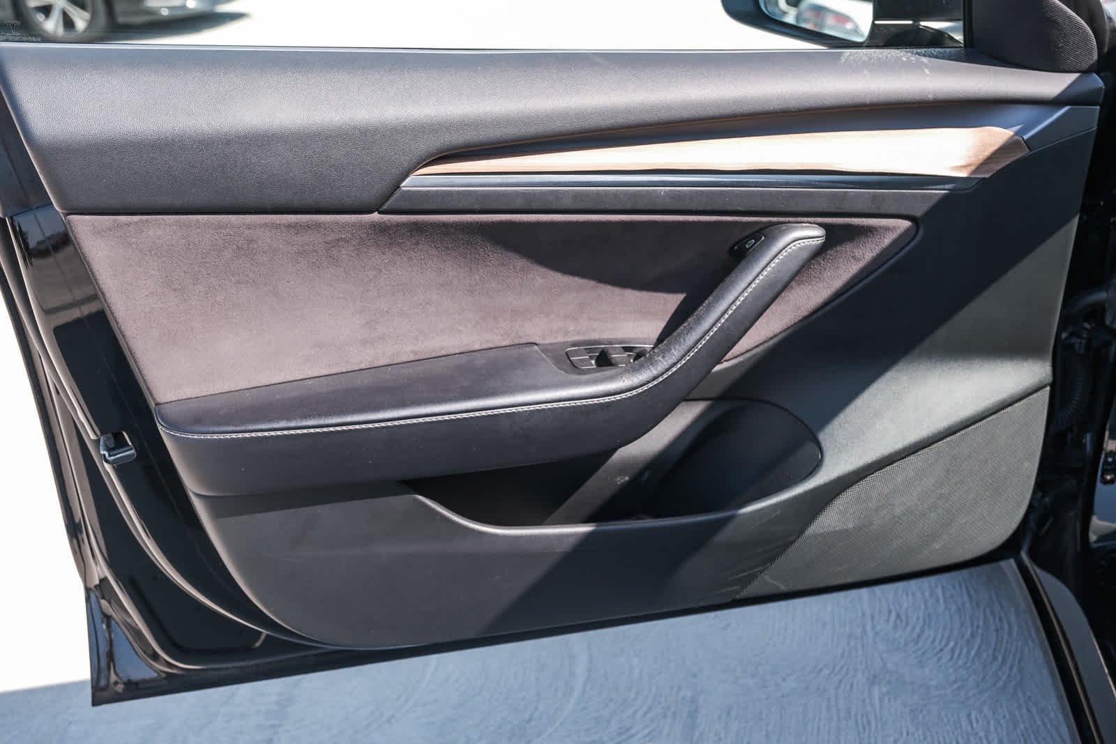 Used 2022  Tesla  image 21