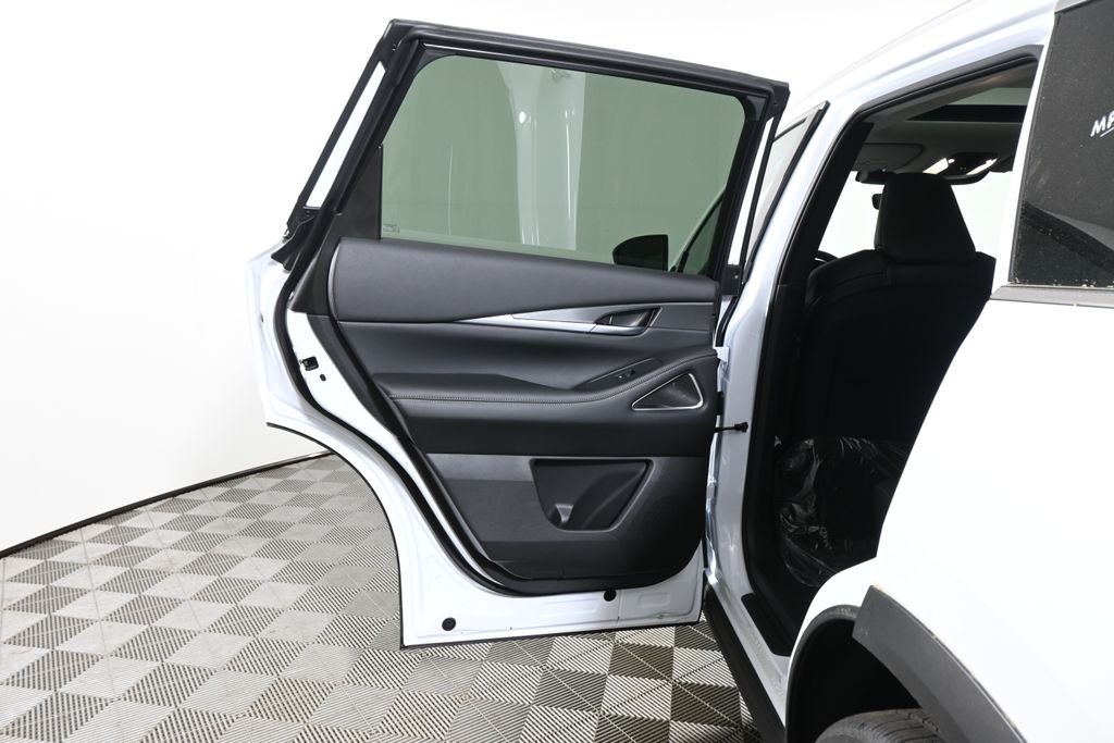 New 2027 RADIANT WHITE INFINITI Luxe AWD image 32