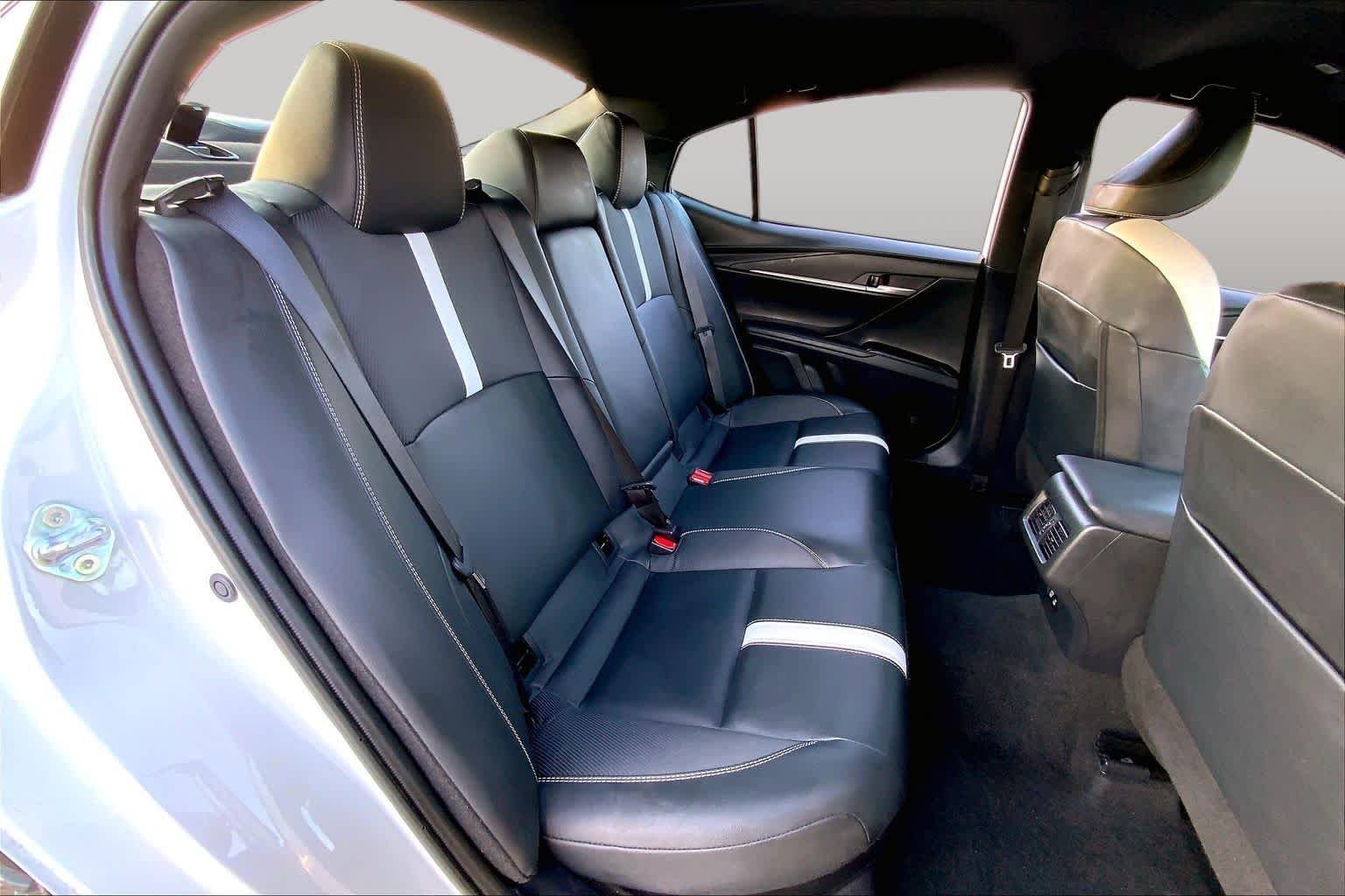 Used 2025 Ice Cap Toyota SE image 18