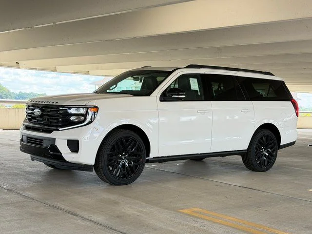 New 2027 Star White Metallic Tri-Coat Ford Platinum image 2