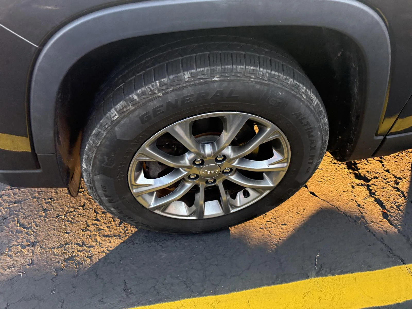 Used 2019 Gy Jeep Latitude Plus image 3