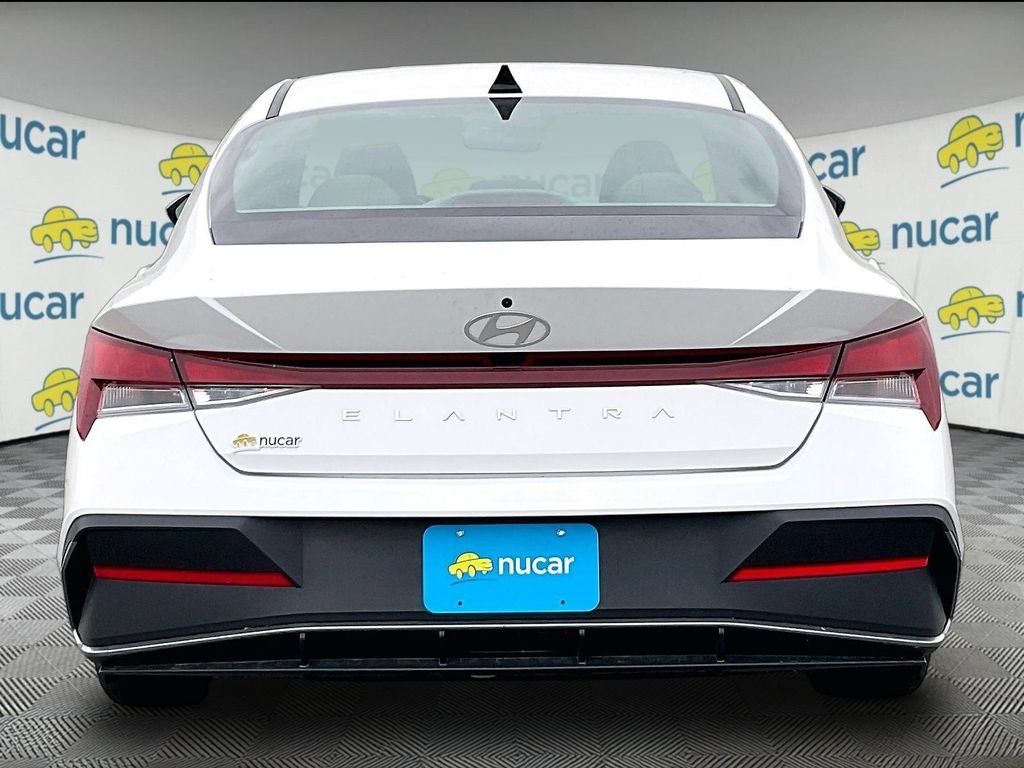 Used 2024 White Hyundai SEL image 5