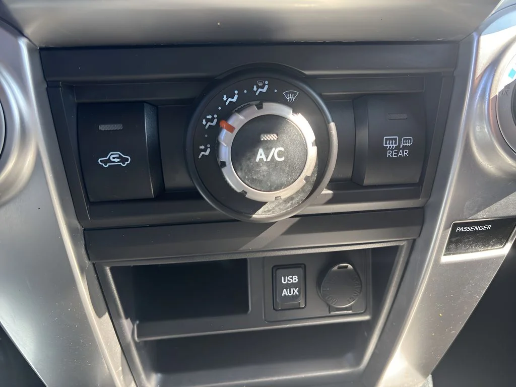 Used 2016 Midnight Black Metallic Toyota SR5 image 19