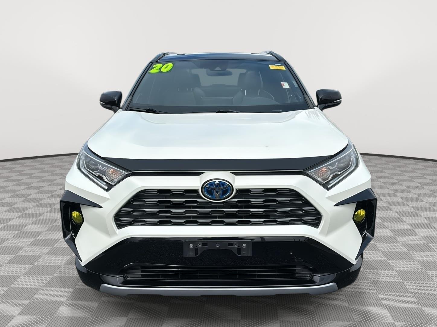 Used 2020 Blizzard Pearl w/Midnight Black Metallic Roof Toyota Hybrid XSE image 7