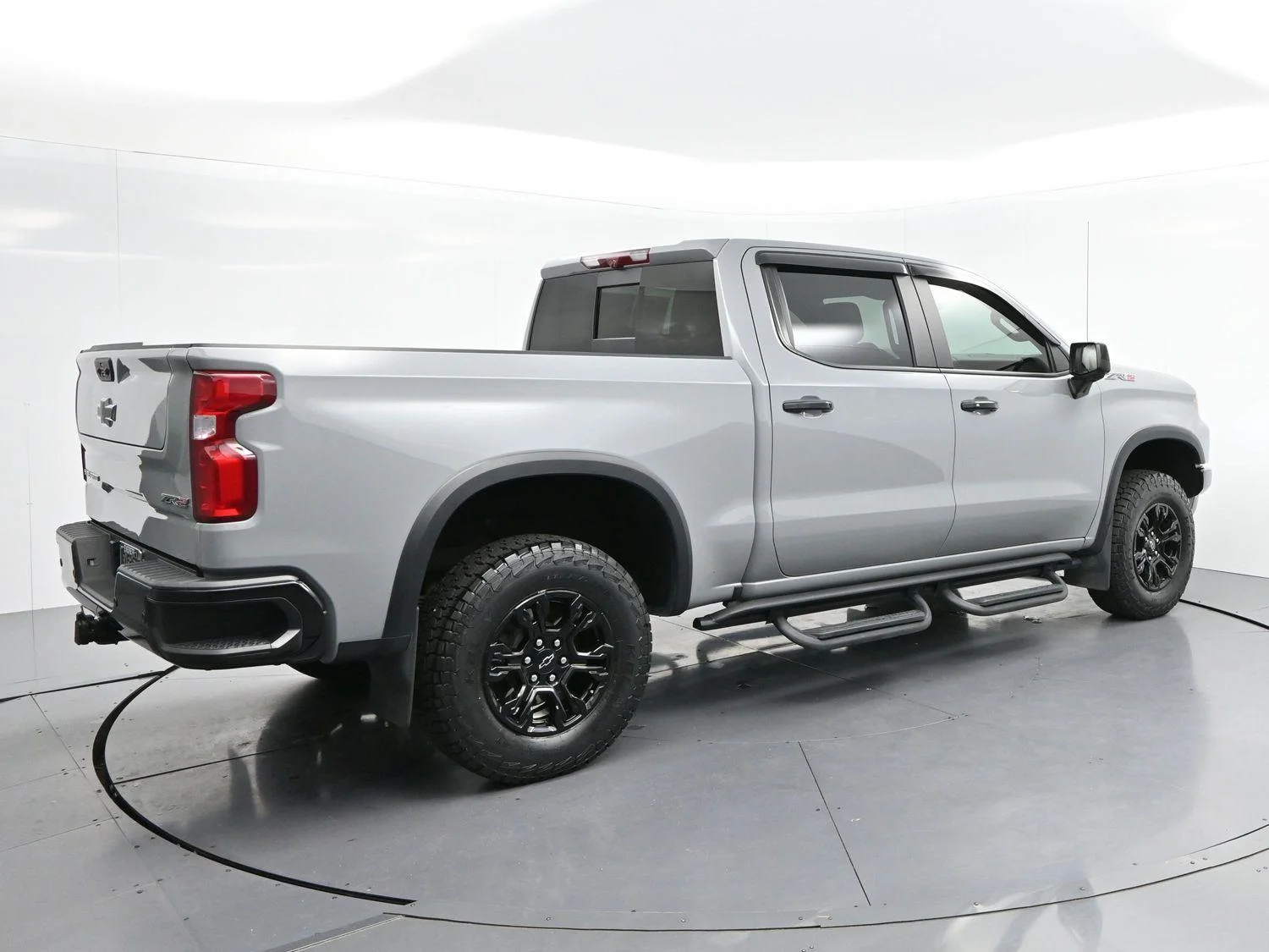 Used 2025 Slate Gray Metallic Chevrolet ZR2 image 7