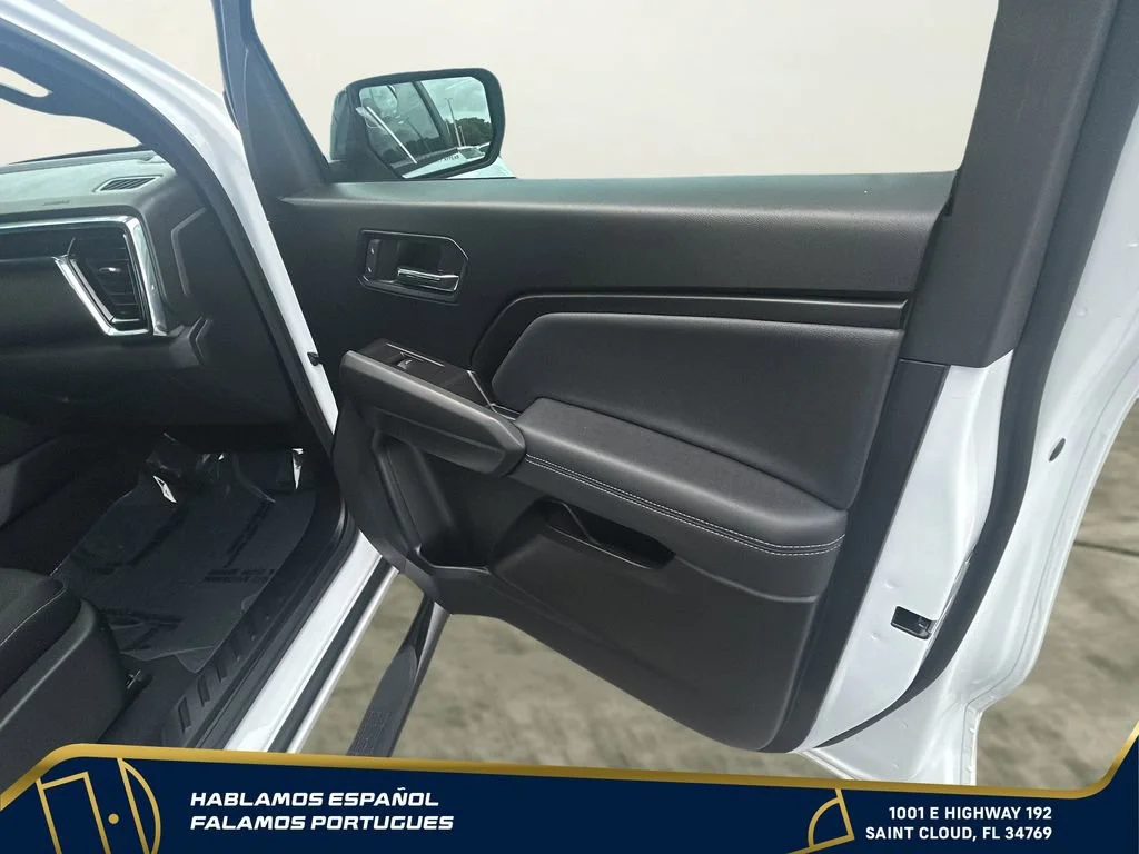 Used 2024 Summit White GMC Elevation image 30
