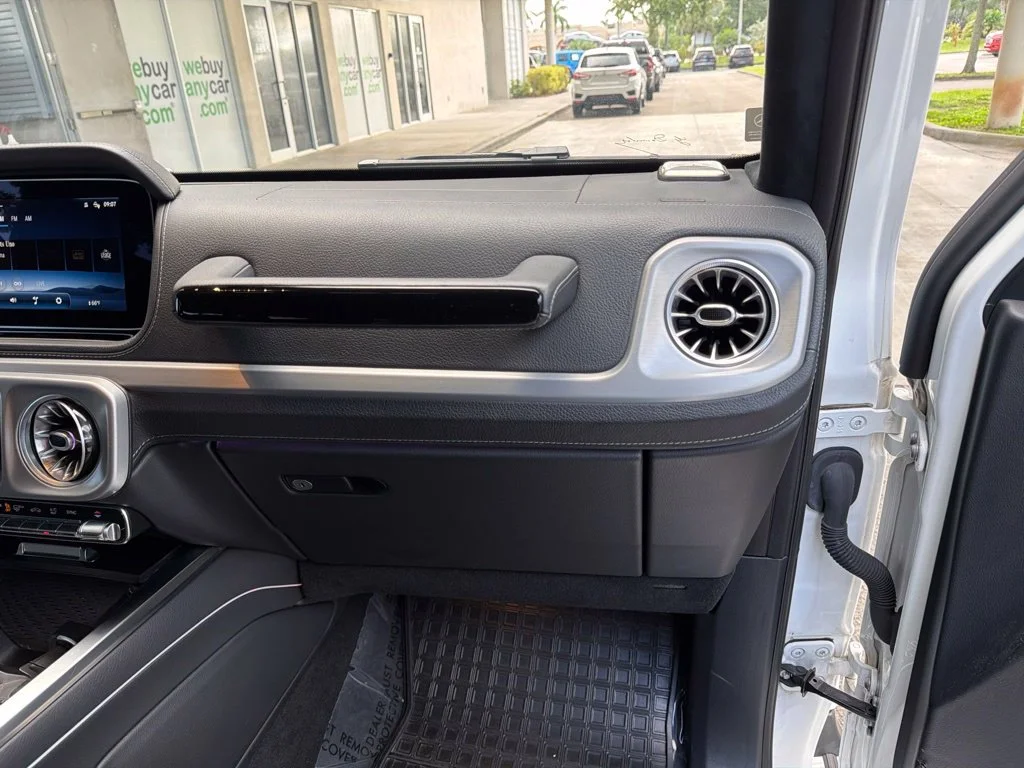 Used 2025 White Mercedes-Benz G 550 image 26