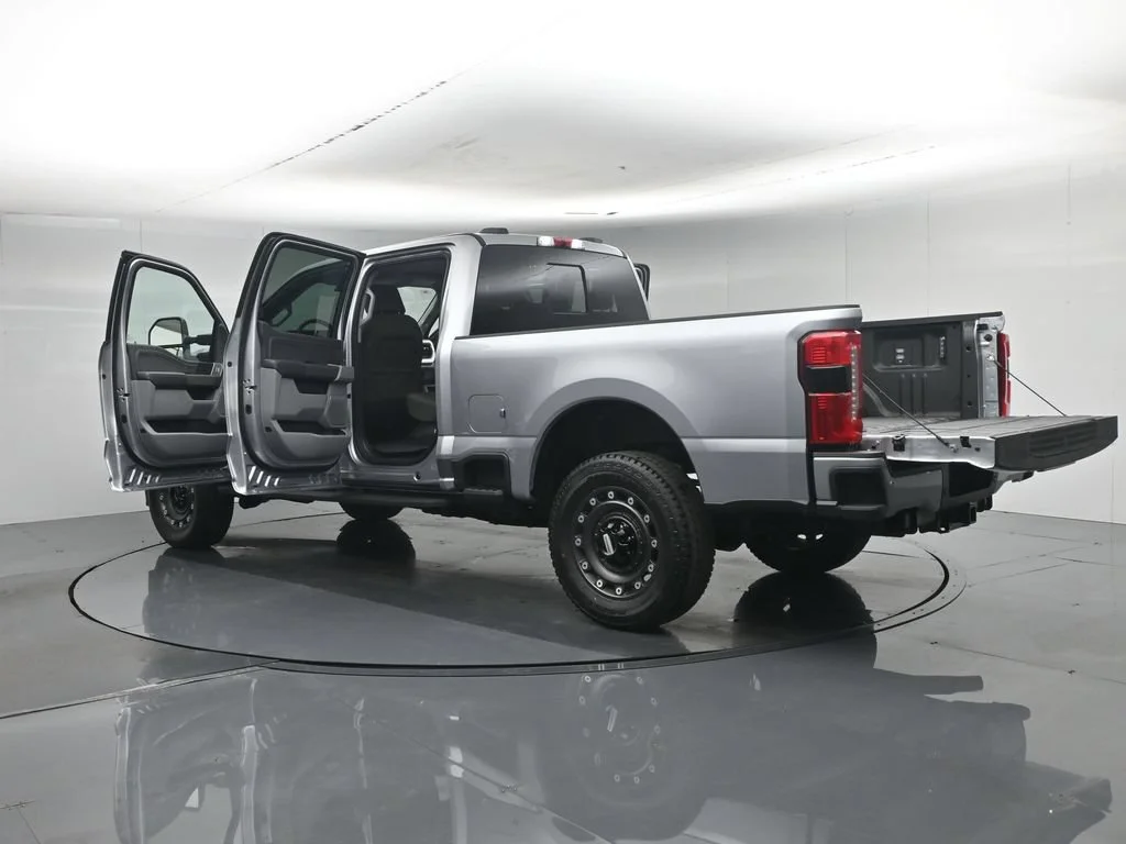New 2027 Iconic Silver Metallic Ford XLT image 37