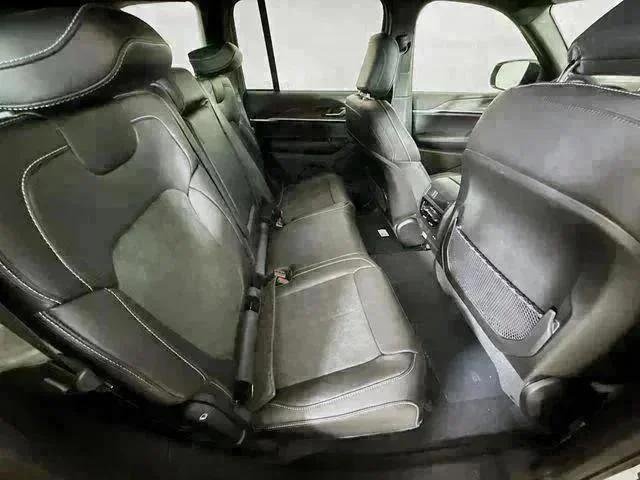 New 2026 Bright White Clear-Coat Exterior Paint Jeep Laredo image 26