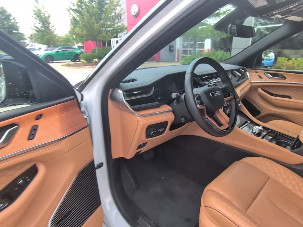 Used 2024 White Jeep Summit Reserve image 25