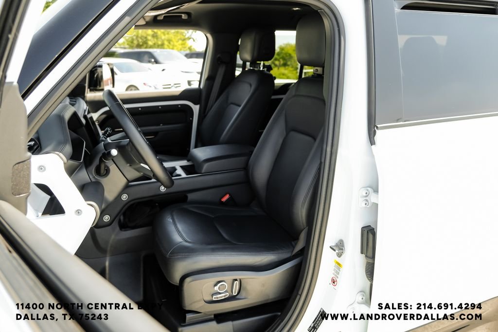 Used 2025 Fuji White Land Rover X-Dynamic SE image 24